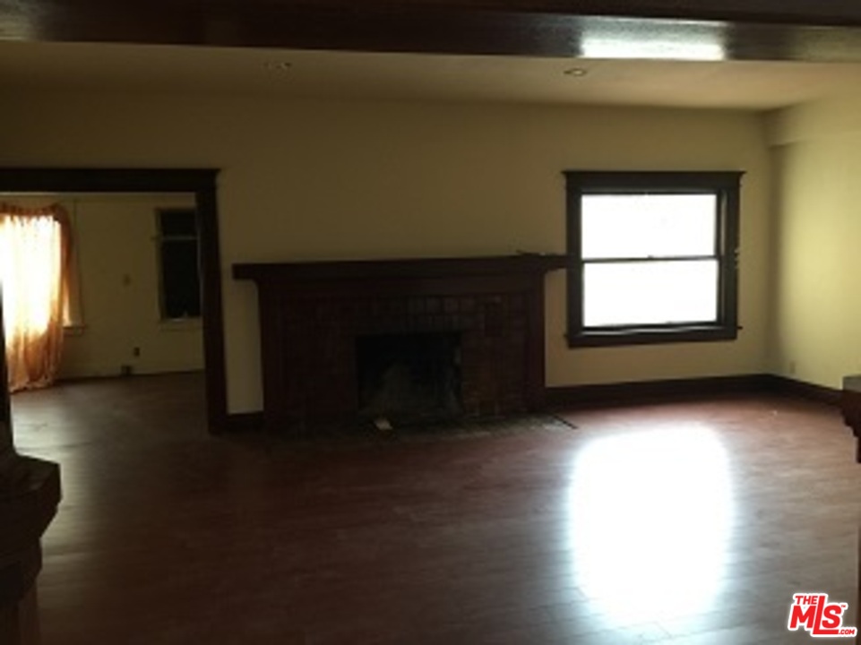 1809 Virginia Road Los Angeles, CA 90019 - Photo 3 of 34