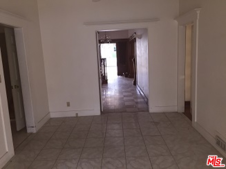 1809 Virginia Road Los Angeles, CA 90019 - Photo 21 of 34