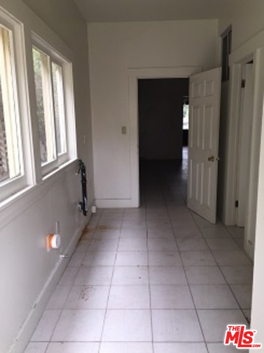 1809 Virginia Road Los Angeles, CA 90019 - Photo 25 of 34