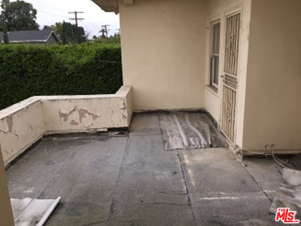 1809 Virginia Road Los Angeles, CA 90019 - Photo 26 of 34