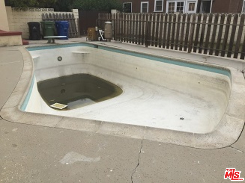 1809 Virginia Road Los Angeles, CA 90019 - Photo 28 of 34