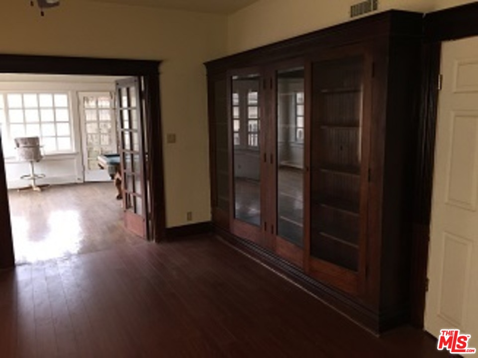 1809 Virginia Road Los Angeles, CA 90019 - Photo 4 of 34