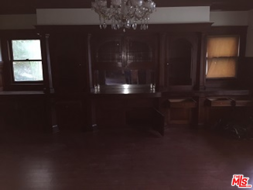 1809 Virginia Road Los Angeles, CA 90019 - Photo 5 of 34