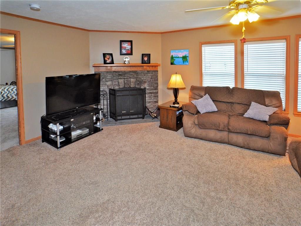 395 Finley Road Pittsburgh, PA 15239 - Photo 2 of 23