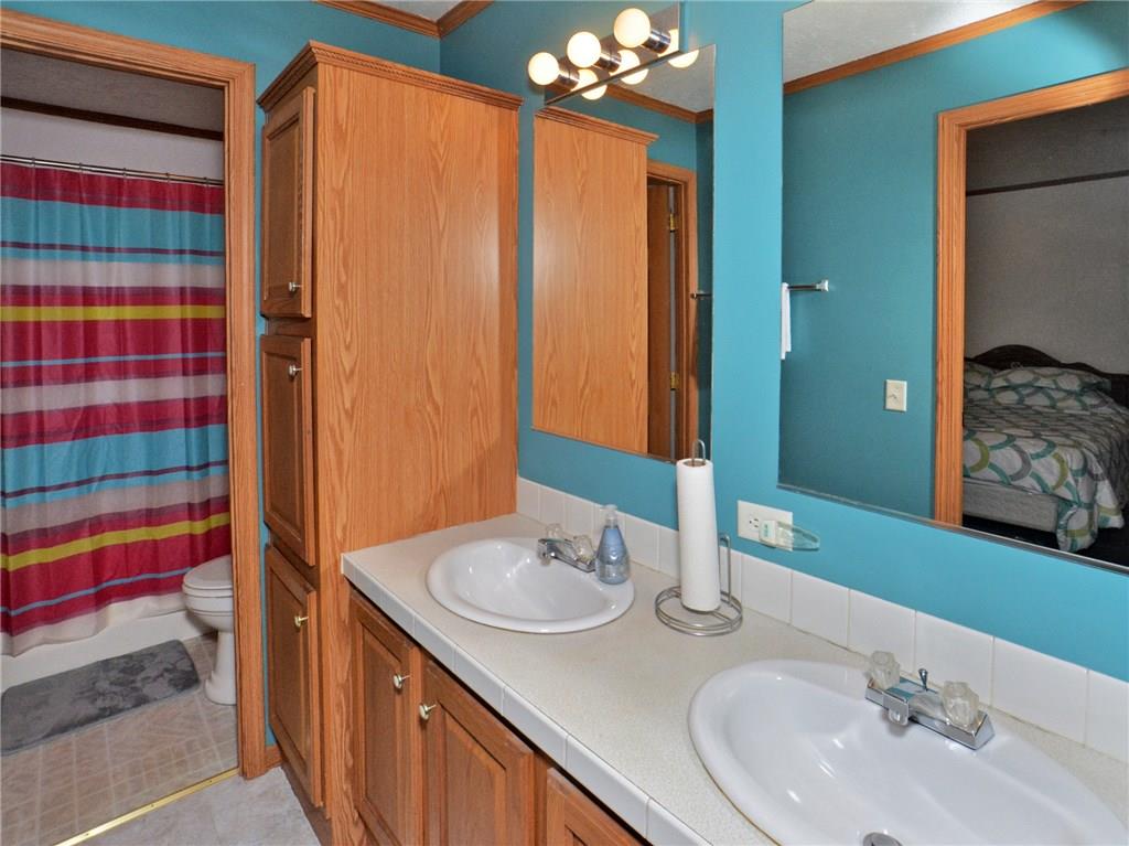 395 Finley Road Pittsburgh, PA 15239 - Photo 14 of 23