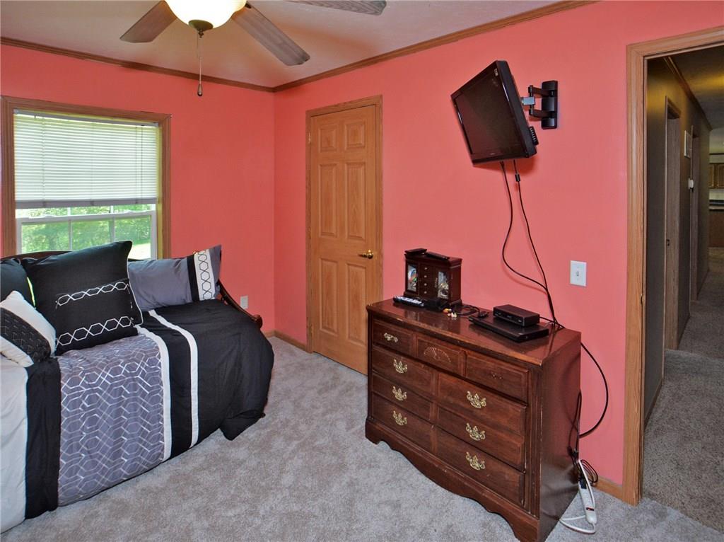 395 Finley Road Pittsburgh, PA 15239 - Photo 15 of 23