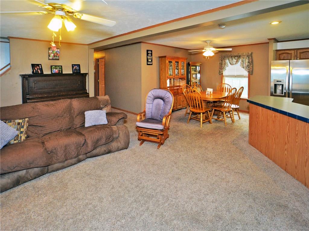 395 Finley Road Pittsburgh, PA 15239 - Photo 4 of 23