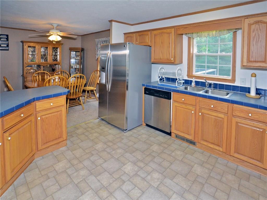 395 Finley Road Pittsburgh, PA 15239 - Photo 9 of 23