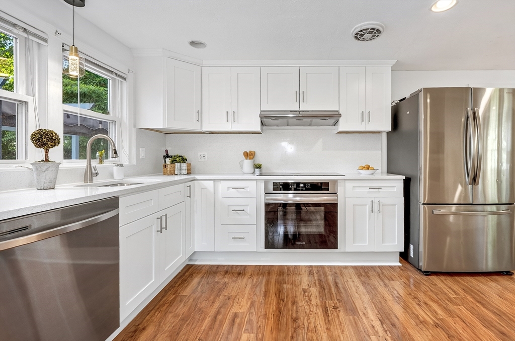 46 Windsor Road Stoneham, MA 02180 - Photo 10 of 42