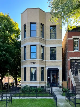 $3,500 | 3765 North Kenmore Avenue, Unit 3E, Chicago, IL 60613