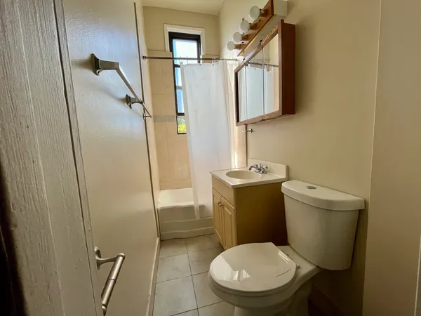 $3,500 | 3765 North Kenmore Avenue, Unit 3E, Chicago, IL 60613
