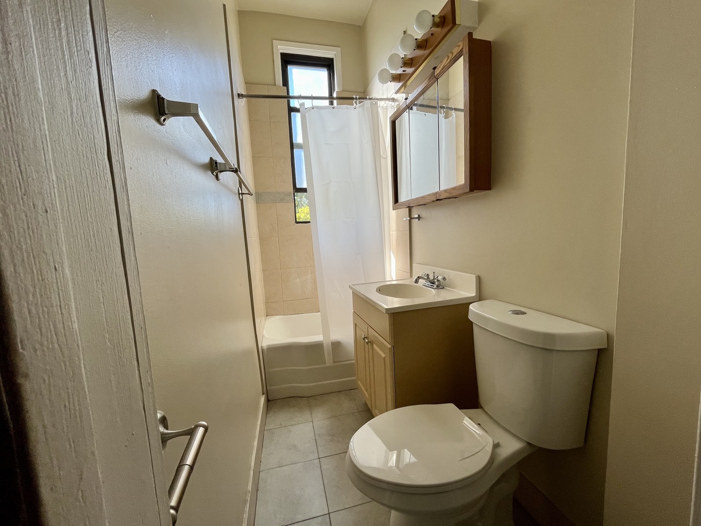 3765 North Kenmore Avenue, Unit 3E Chicago, IL 60613 - Photo 16 of 17