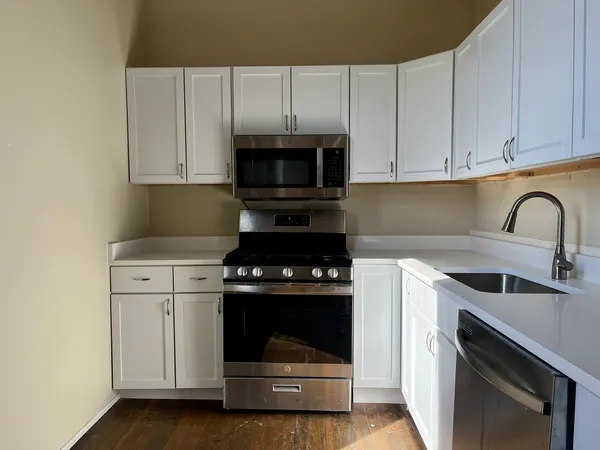 $3,500 | 3765 North Kenmore Avenue, Unit 3E, Chicago, IL 60613