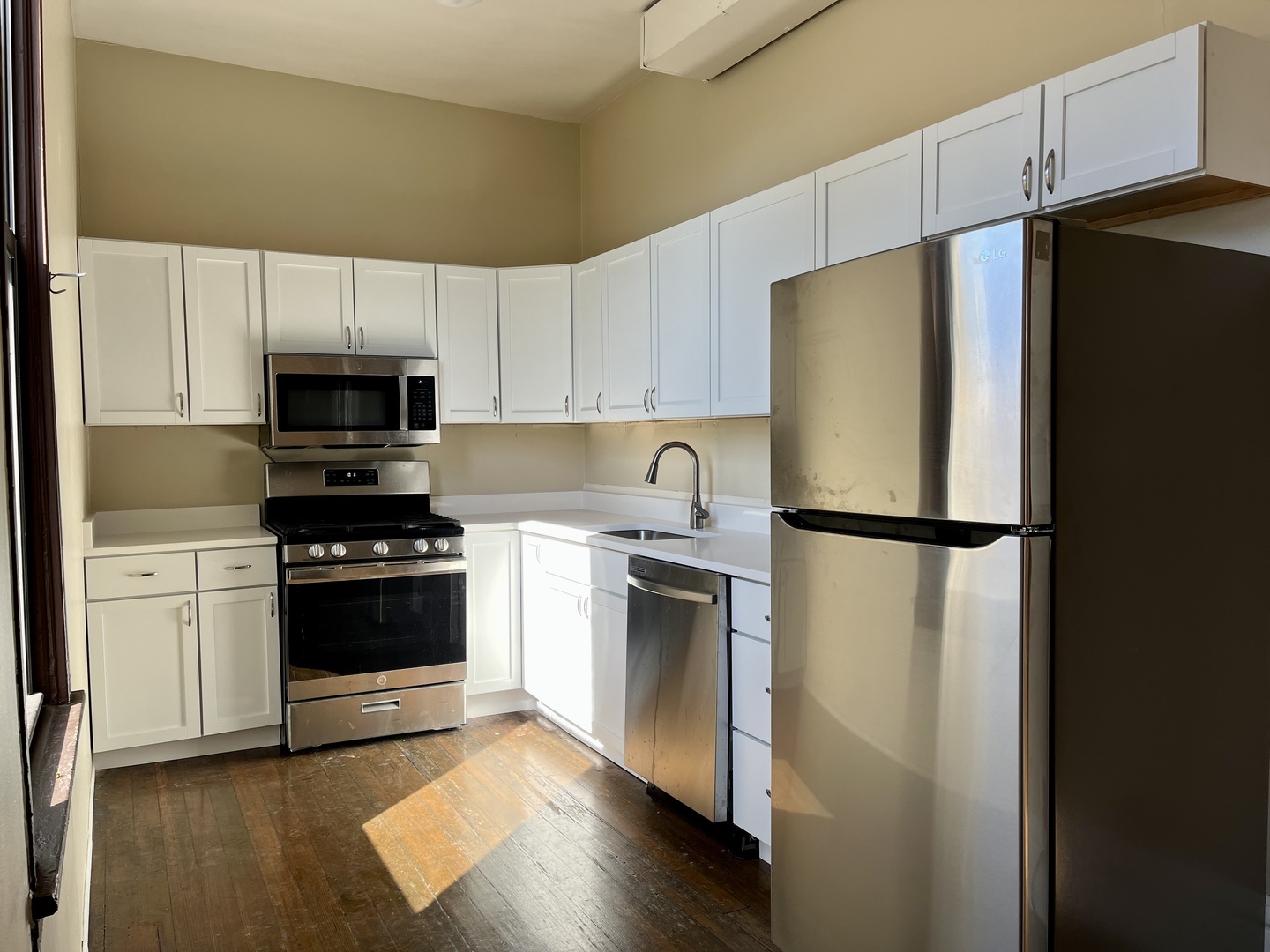 3765 North Kenmore Avenue, Unit 3E Chicago, IL 60613 - Photo 3 of 17