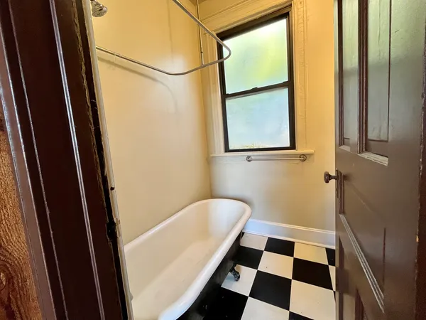 $3,500 | 3765 North Kenmore Avenue, Unit 3E, Chicago, IL 60613