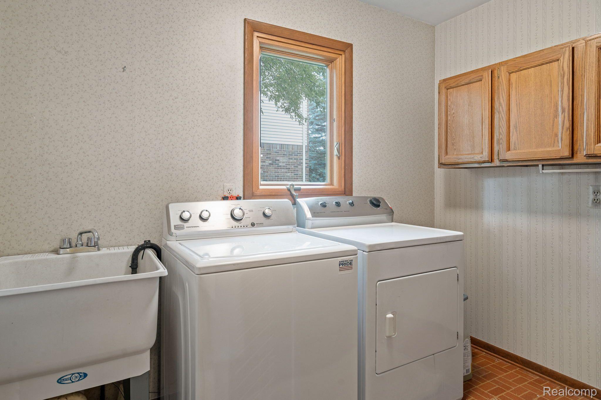 1415 Royal Crescent Street Rochester, MI 48306 - Photo 23 of 28 Laundry Room