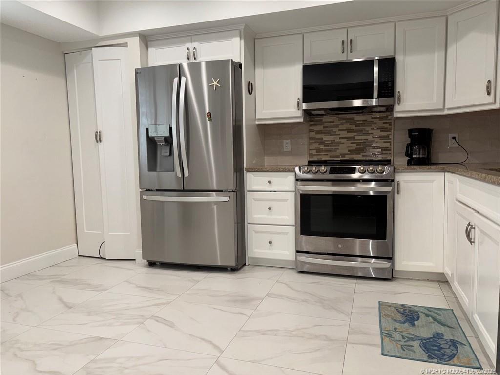 6433 Southeast Brandywine Court, Unit 219 Stuart, FL 34997 - Photo 3 of 10