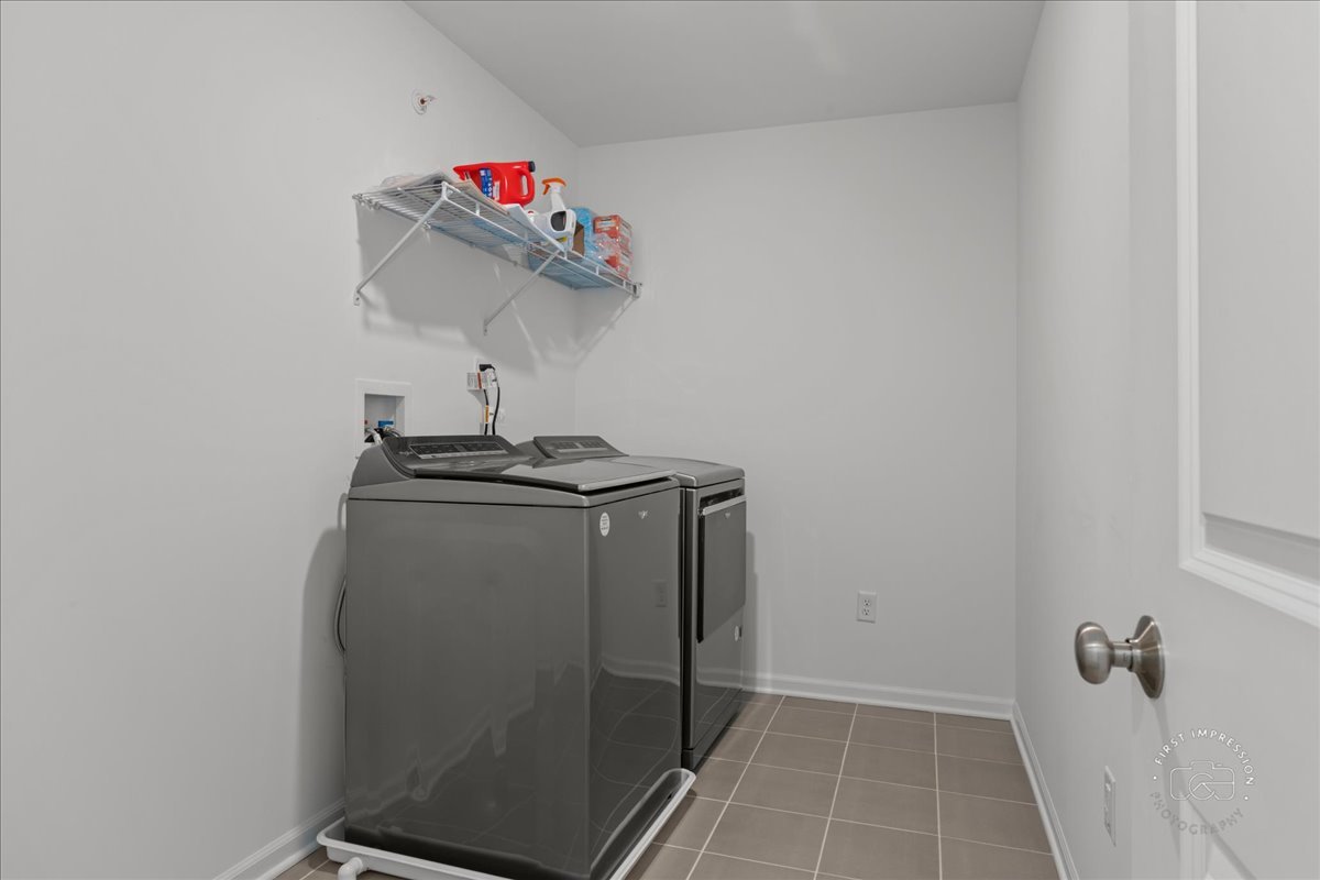 1313 Endicott Road South Elgin, IL 60177 - Photo 19 of 20 a room with a refrigerator and vanity