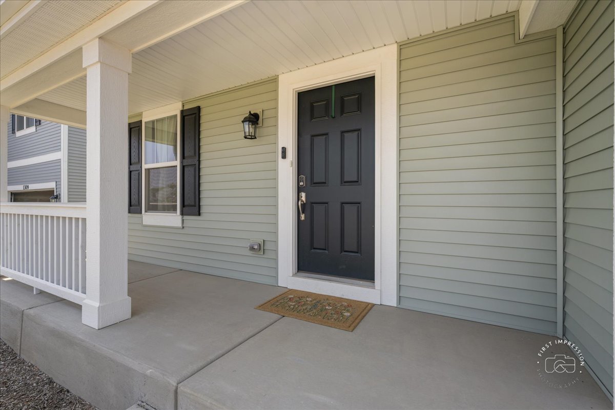 1313 Endicott Road South Elgin, IL 60177 - Photo 2 of 20 a view of entryway