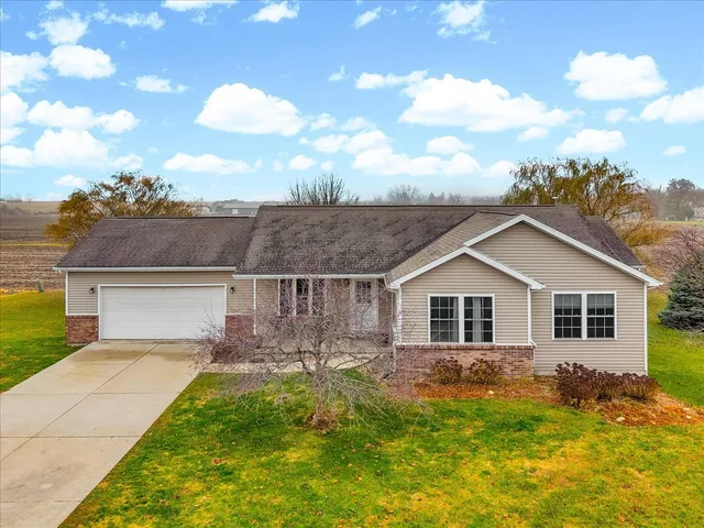 $269,900 | 107 Baize Drive, Carlock, IL 61725