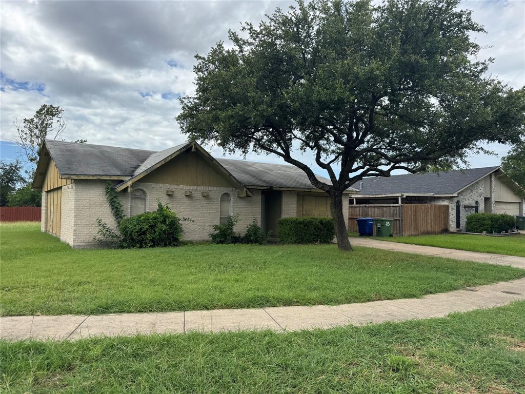2124 Highbury Road Carrollton, TX 75007 - Photo 3 of 15
