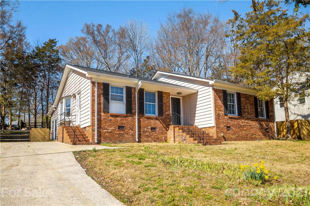 11400 Painted Tree Road Charlotte, NC 28226 - Photo 2 of 37 Gallery Image 2