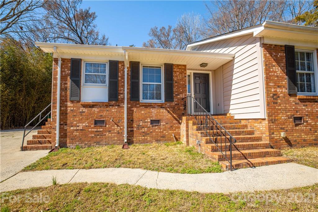 11400 Painted Tree Road Charlotte, NC 28226 - Photo 3 of 37 Gallery Image 3
