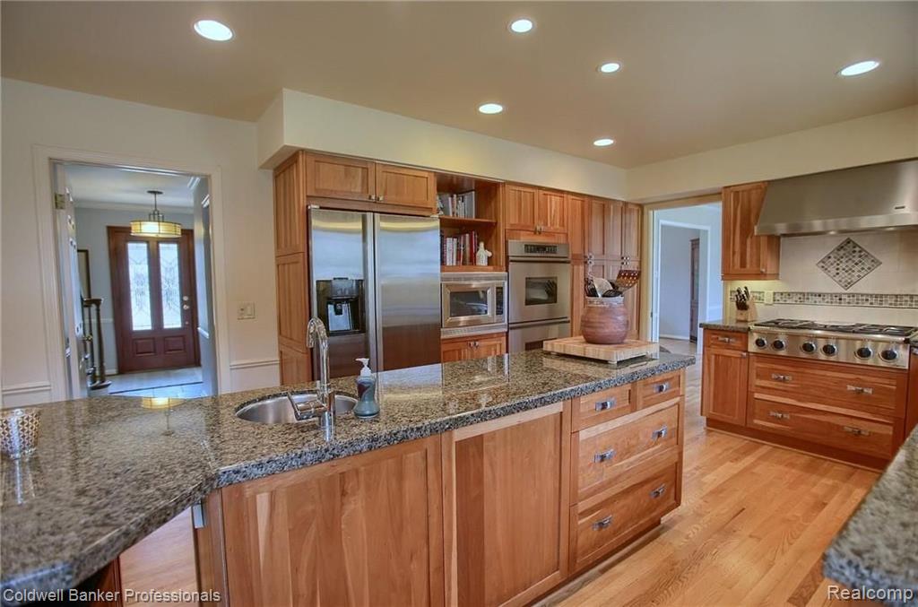 32320 Lahser Road Beverly Hills, MI 48025 - Photo 12 of 38