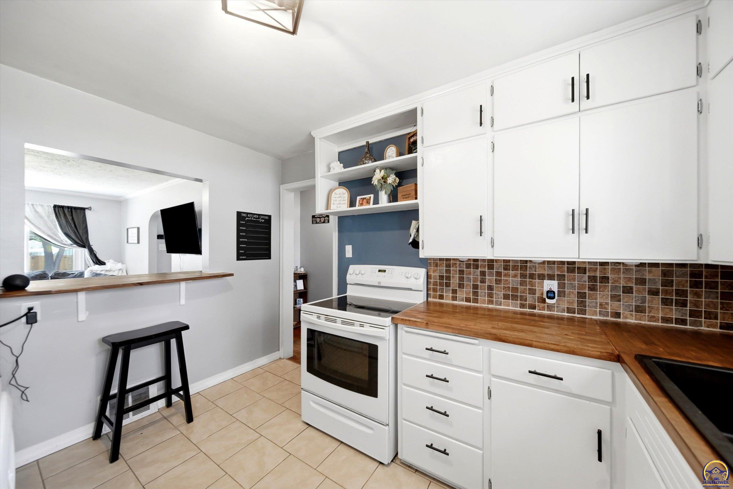 623 Southwest High Avenue Topeka, KS 66606 - Photo 10 of 30