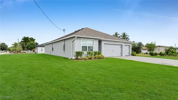 a view of a house with a big yard