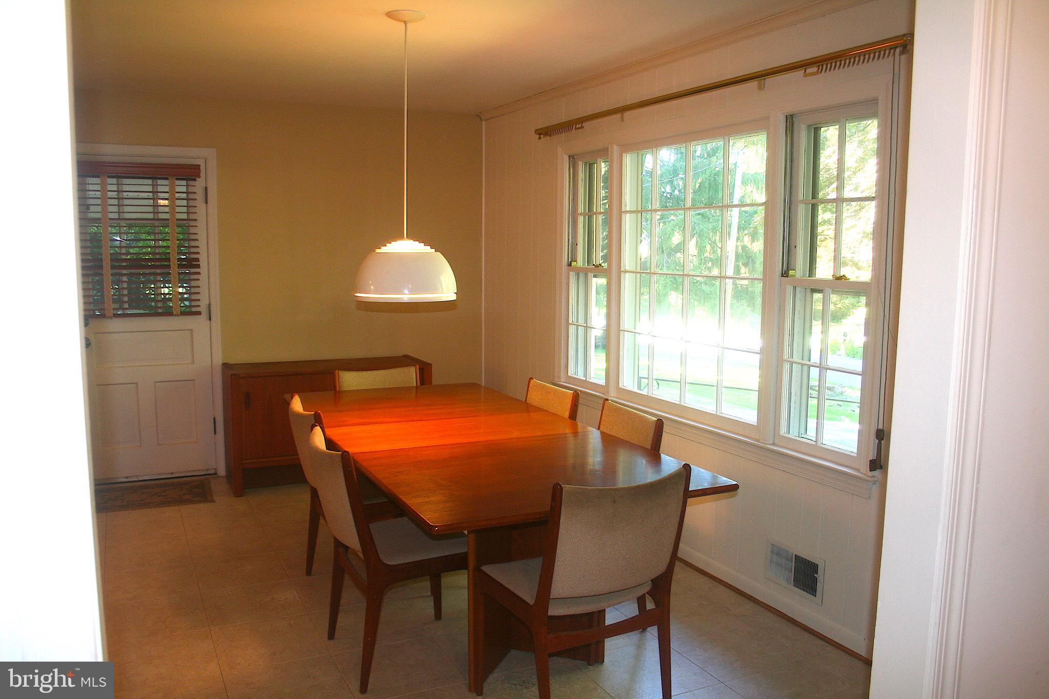 2011 Seattle Avenue Silver Spring, MD 20905 - Photo 11 of 30 Breakfast area
