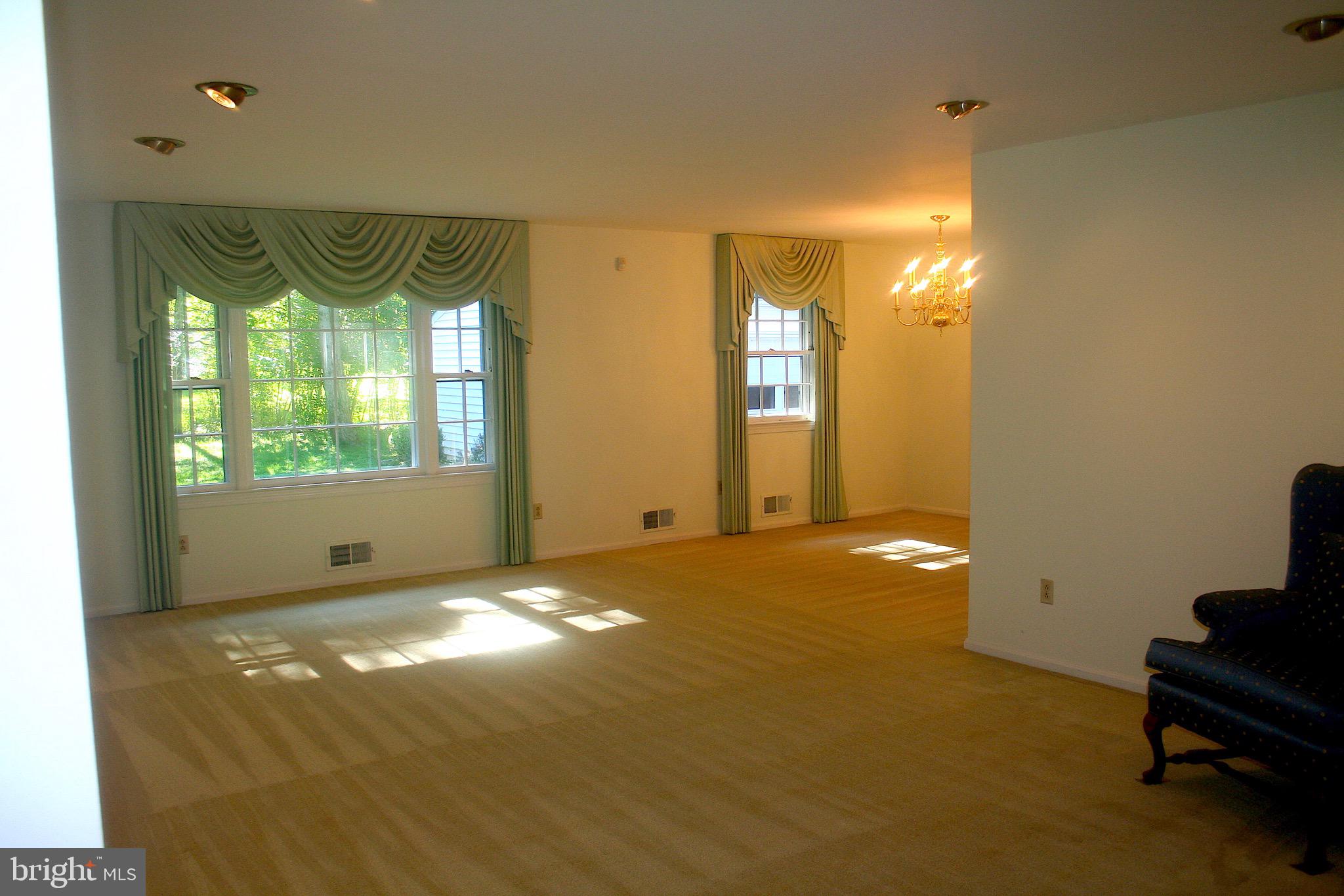 2011 Seattle Avenue Silver Spring, MD 20905 - Photo 13 of 30 Living Room