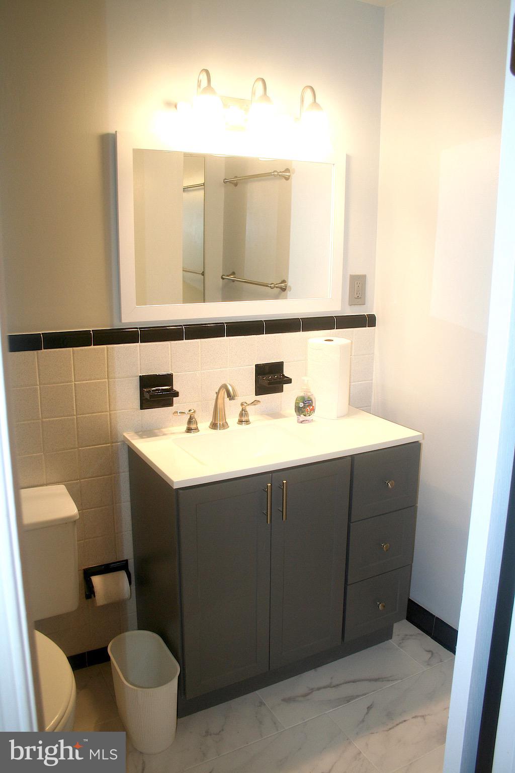 2011 Seattle Avenue Silver Spring, MD 20905 - Photo 22 of 30 Hall bath