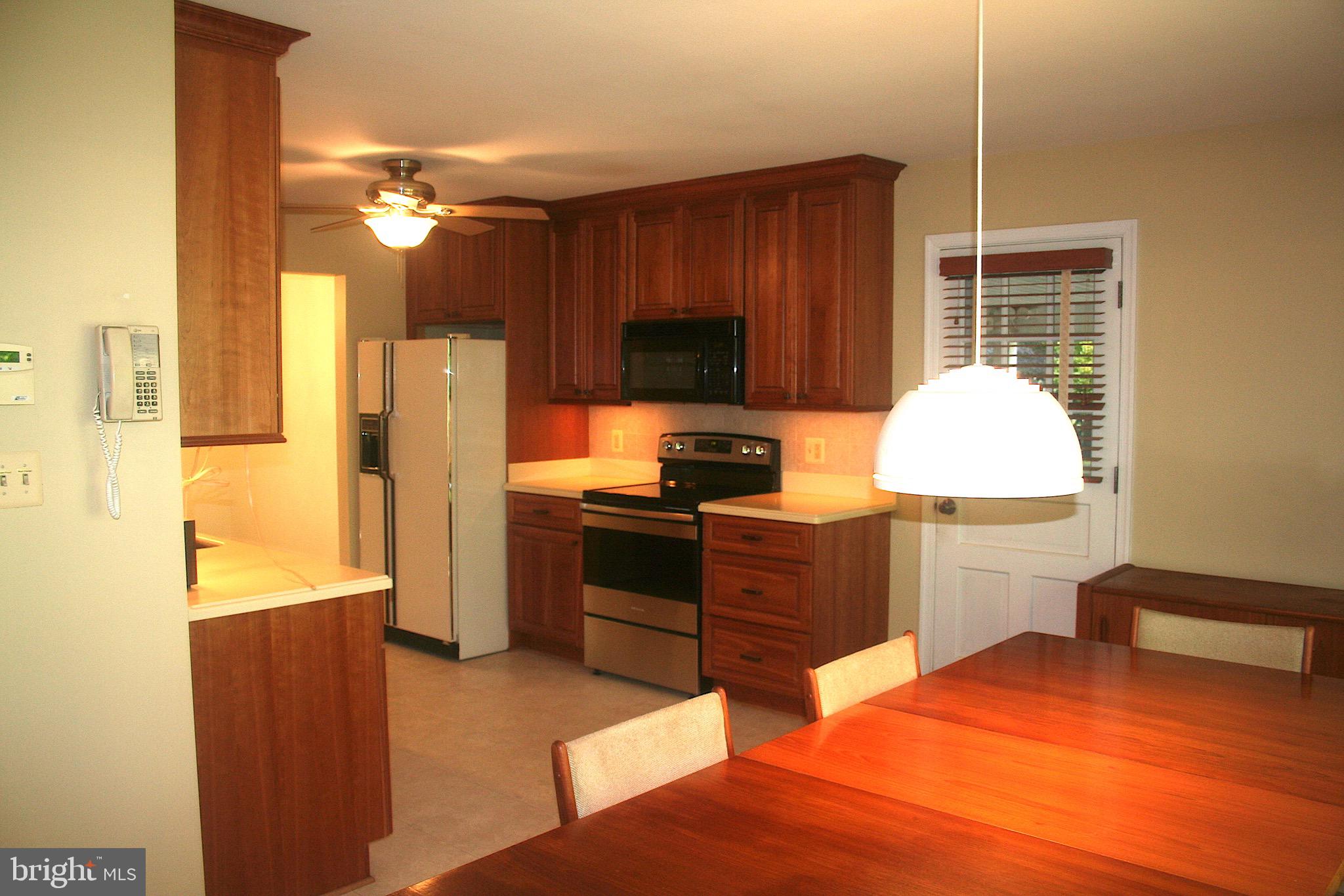 2011 Seattle Avenue Silver Spring, MD 20905 - Photo 9 of 30 Kitchen/breakfast area