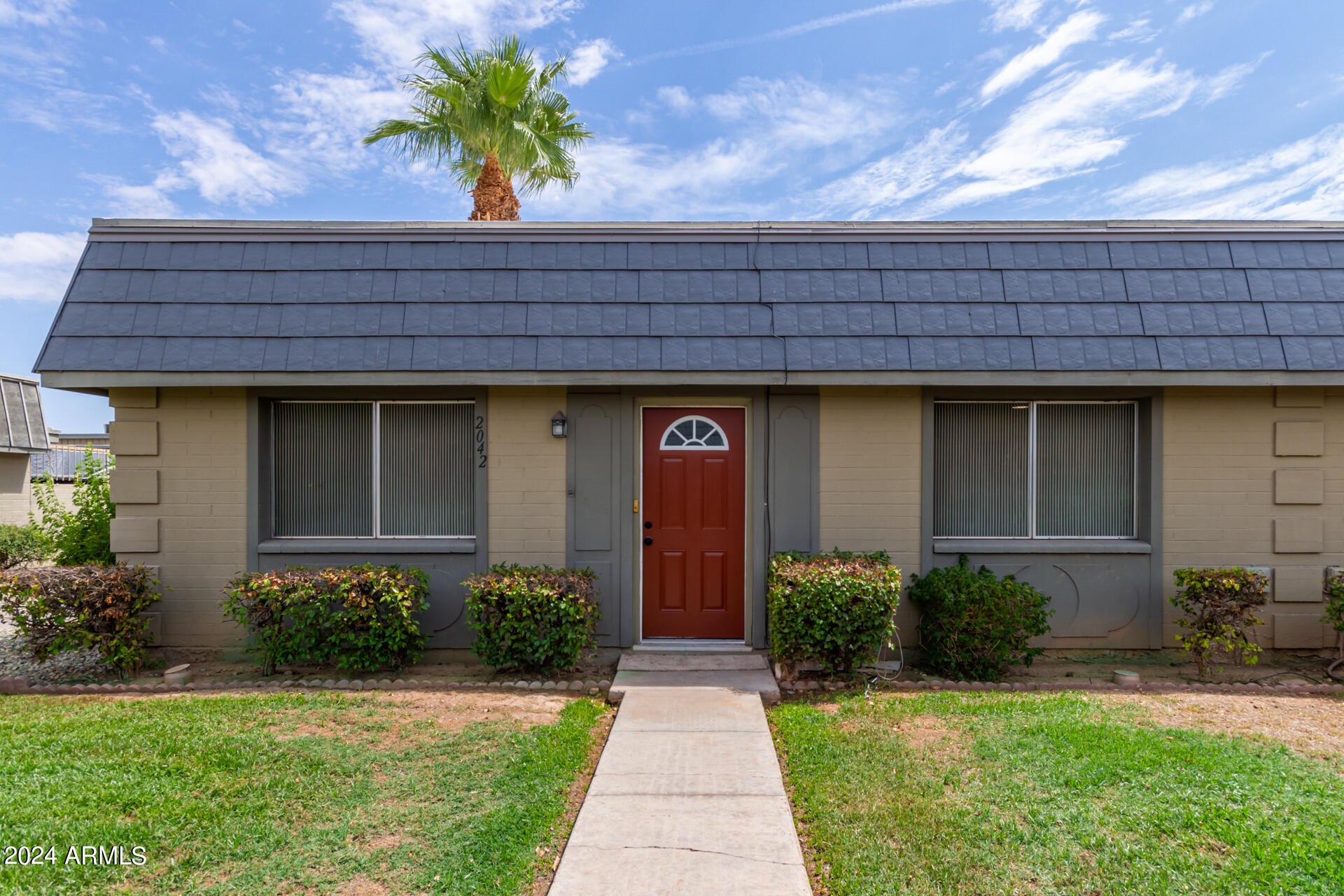 2042 West Elm Street Phoenix, AZ 85015 - Photo 2 of 18 0001-01 - Elm