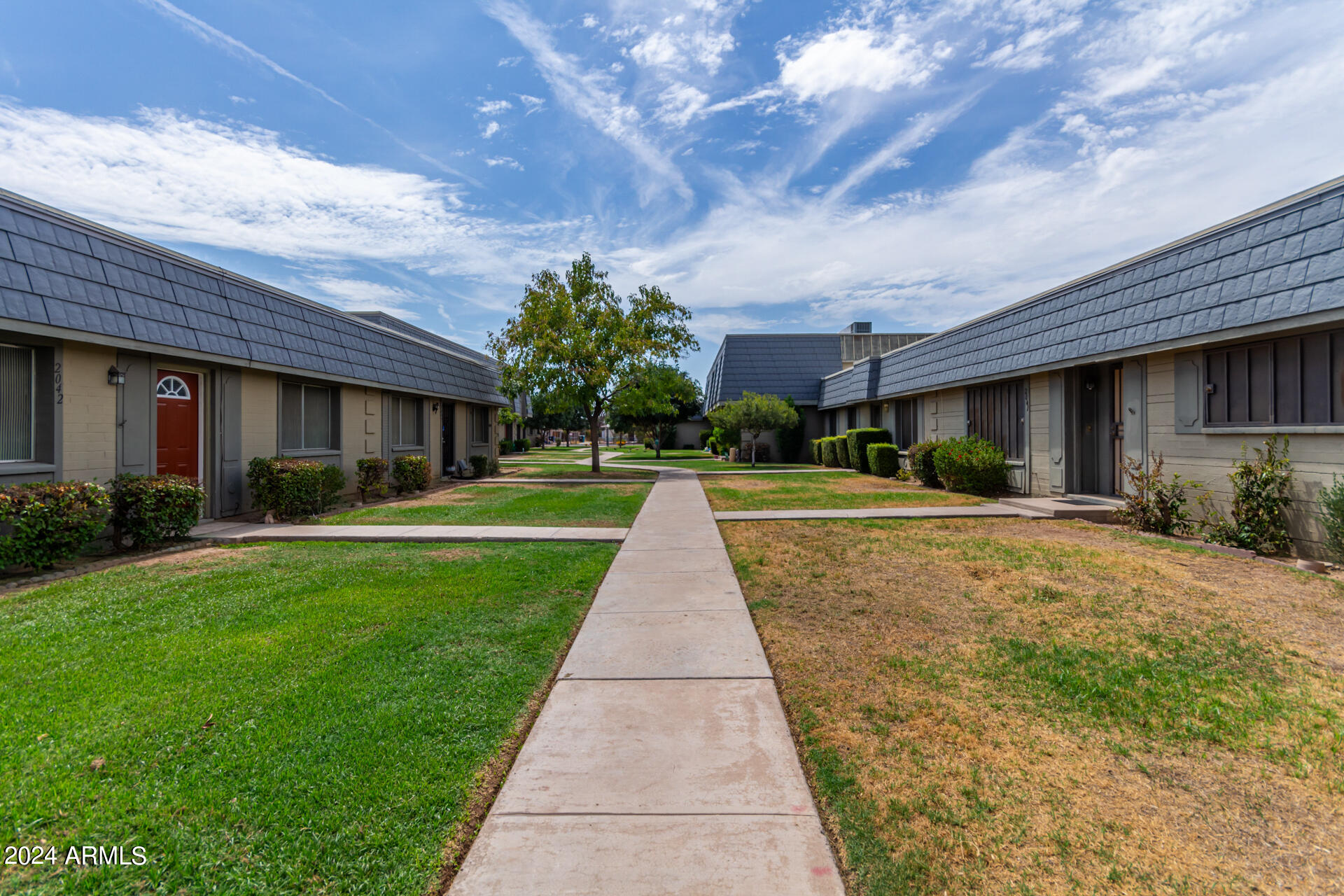 2042 West Elm Street Phoenix, AZ 85015 - Photo 4 of 18 0004-07 - Elm
