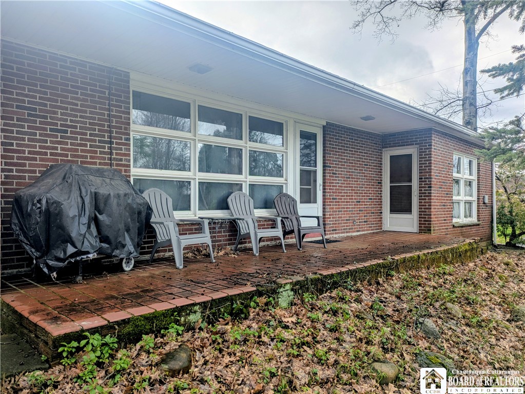 340 Summit Avenue Jamestown, NY 14701 - Photo 3 of 25