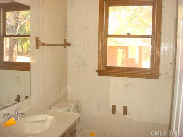 2404 Country Club Road Lincolnton, NC 28092 - Photo 8 of 12 Gallery Image 8