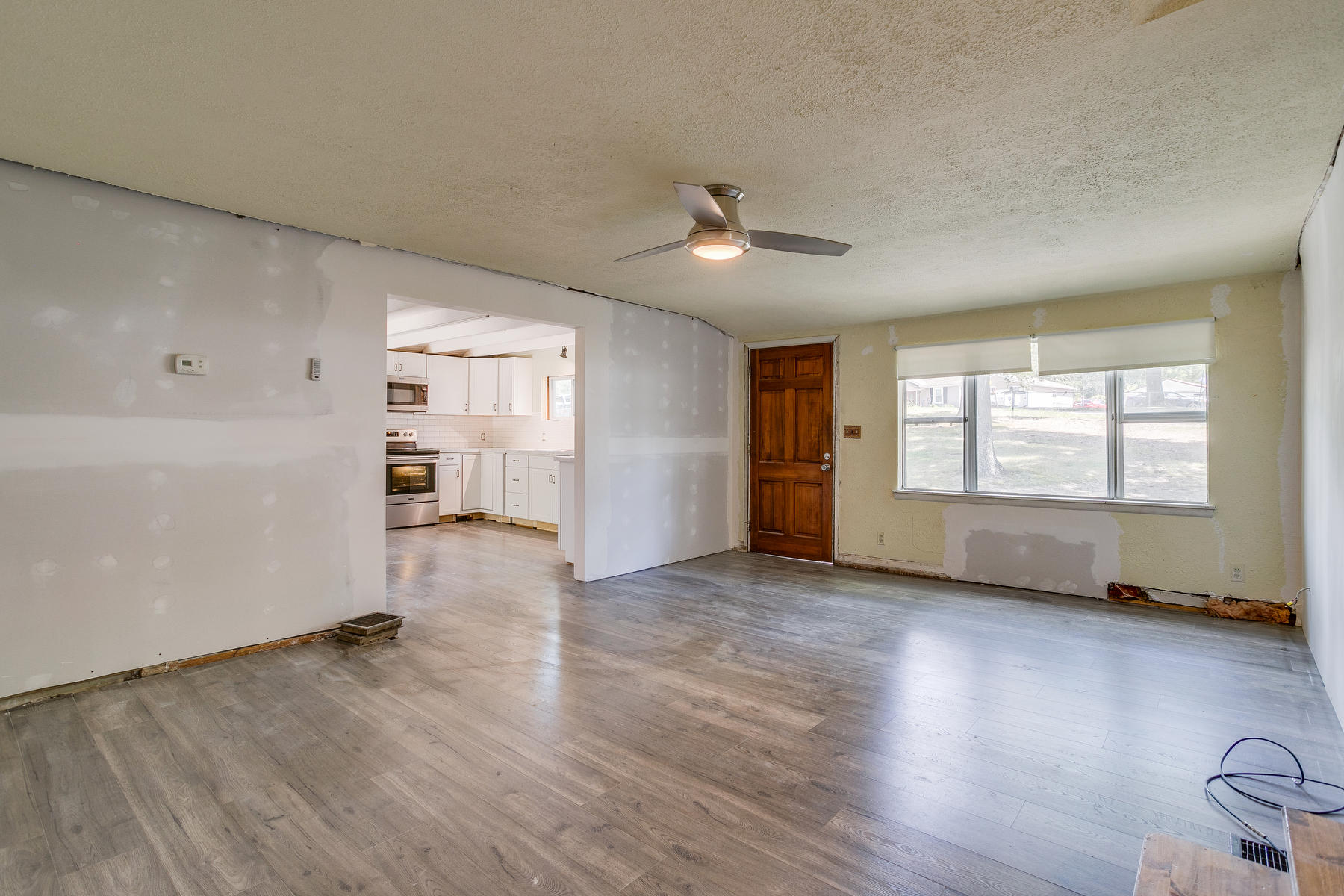 2404 Reservoir Road Kingsport, TN 37660 - Photo 13 of 26 Living Room from Stairs