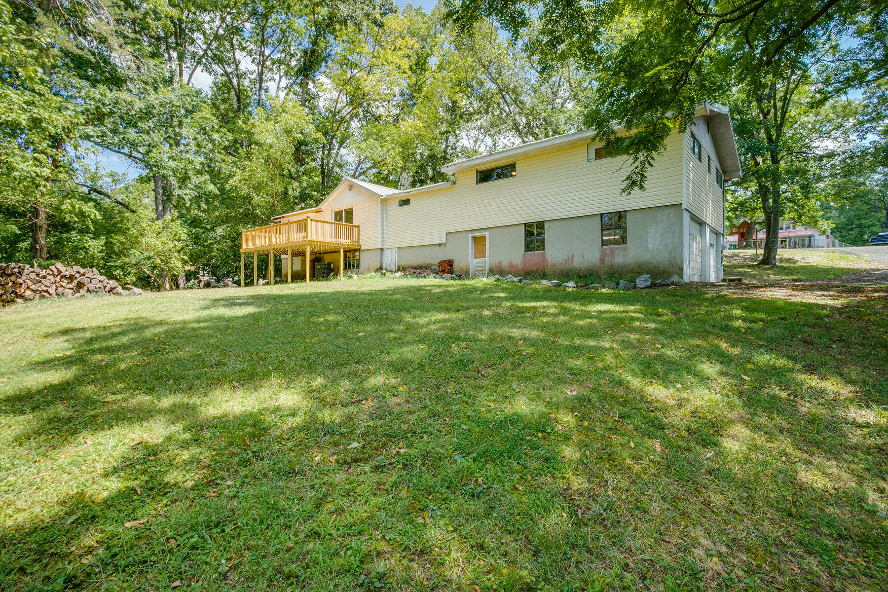 2404 Reservoir Road Kingsport, TN 37660 - Photo 24 of 26 Back Yard View