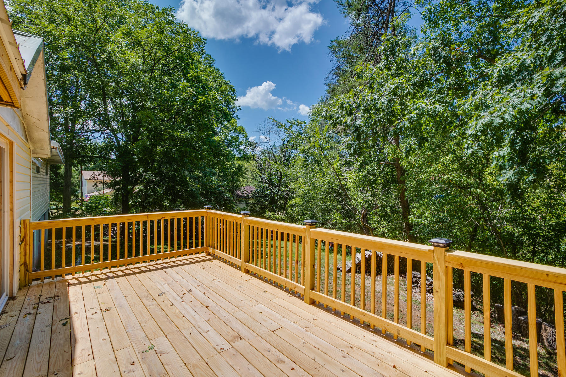 2404 Reservoir Road Kingsport, TN 37660 - Photo 3 of 26 Rear Deck