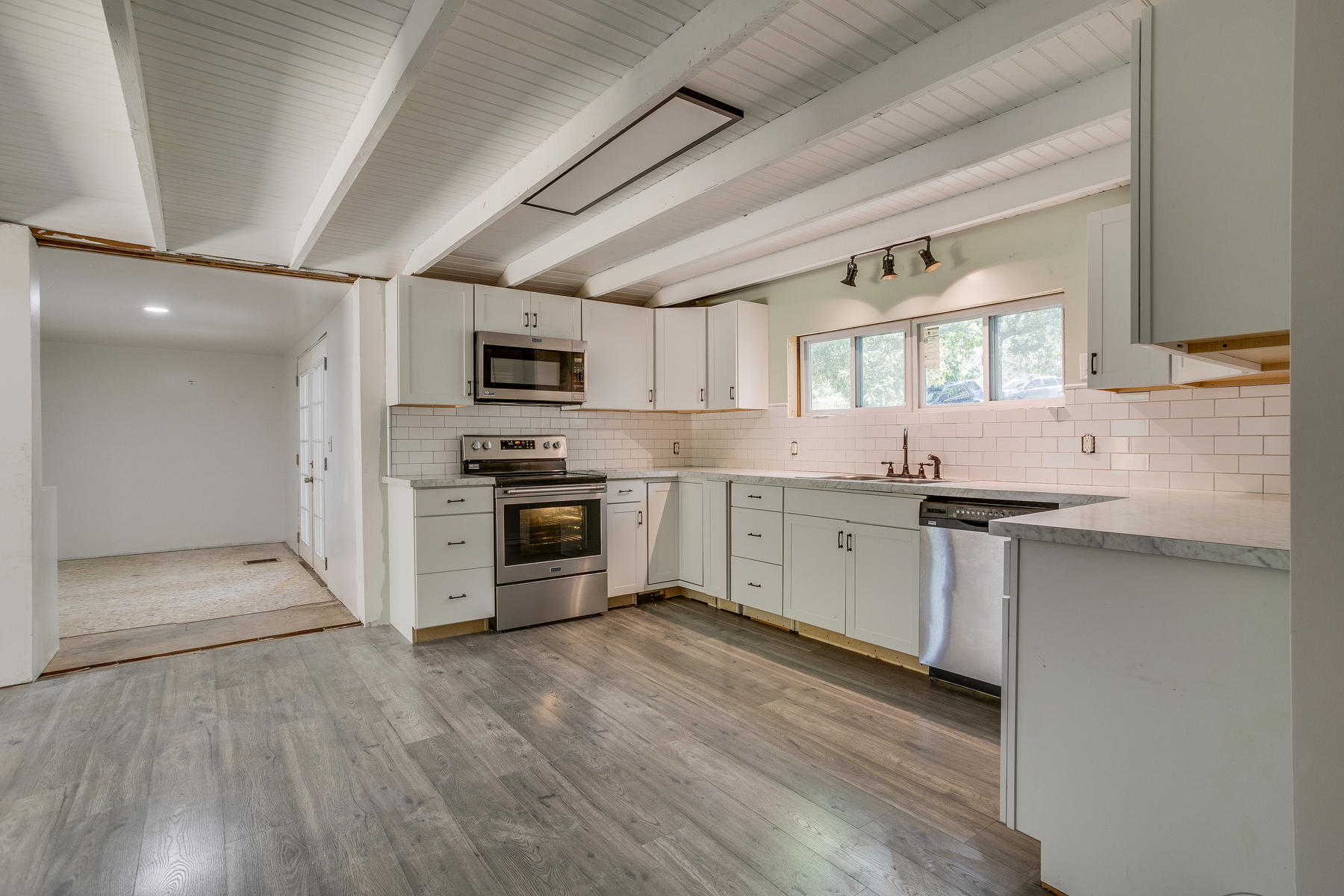 2404 Reservoir Road Kingsport, TN 37660 - Photo 7 of 26 Kitchen