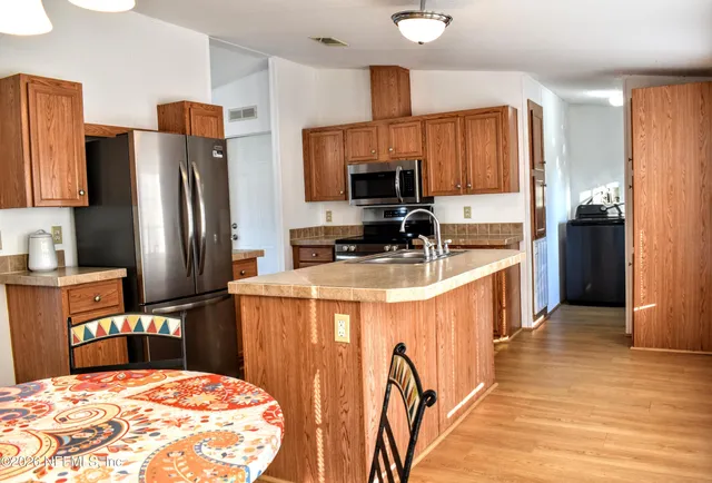 $199,900 | 117 Lakeview Avenue, Georgetown, FL 32139