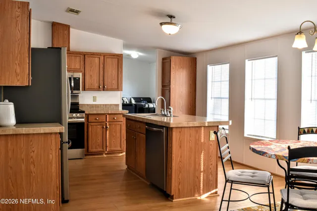 $199,900 | 117 Lakeview Avenue, Georgetown, FL 32139