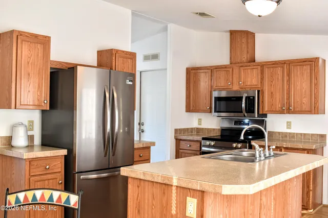 $199,900 | 117 Lakeview Avenue, Georgetown, FL 32139