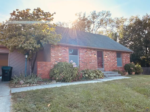 $299,000 | 5639 Southwest West Drive, Topeka, KS 66606