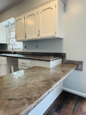 $299,000 | 5639 Southwest West Drive, Topeka, KS 66606