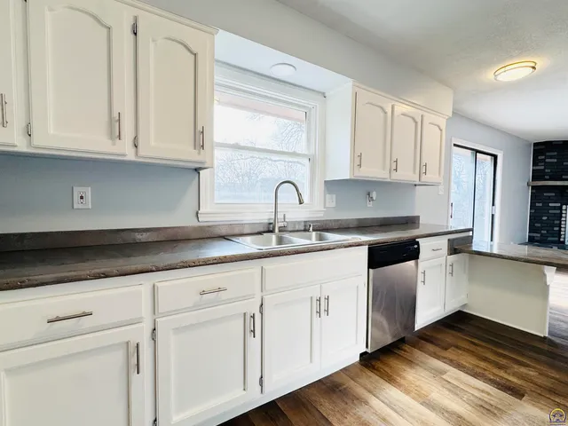 $299,000 | 5639 Southwest West Drive, Topeka, KS 66606