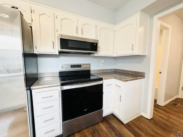 $299,000 | 5639 Southwest West Drive, Topeka, KS 66606