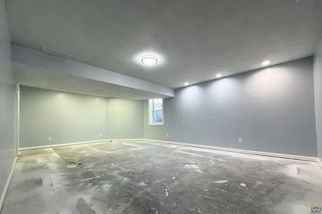 $299,000 | 5639 Southwest West Drive, Topeka, KS 66606